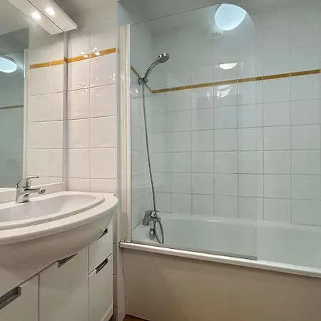 3 Pièces à - 6 Pers. Avec Balcon, Parking Et Piscine - Fr-1-603-132 *